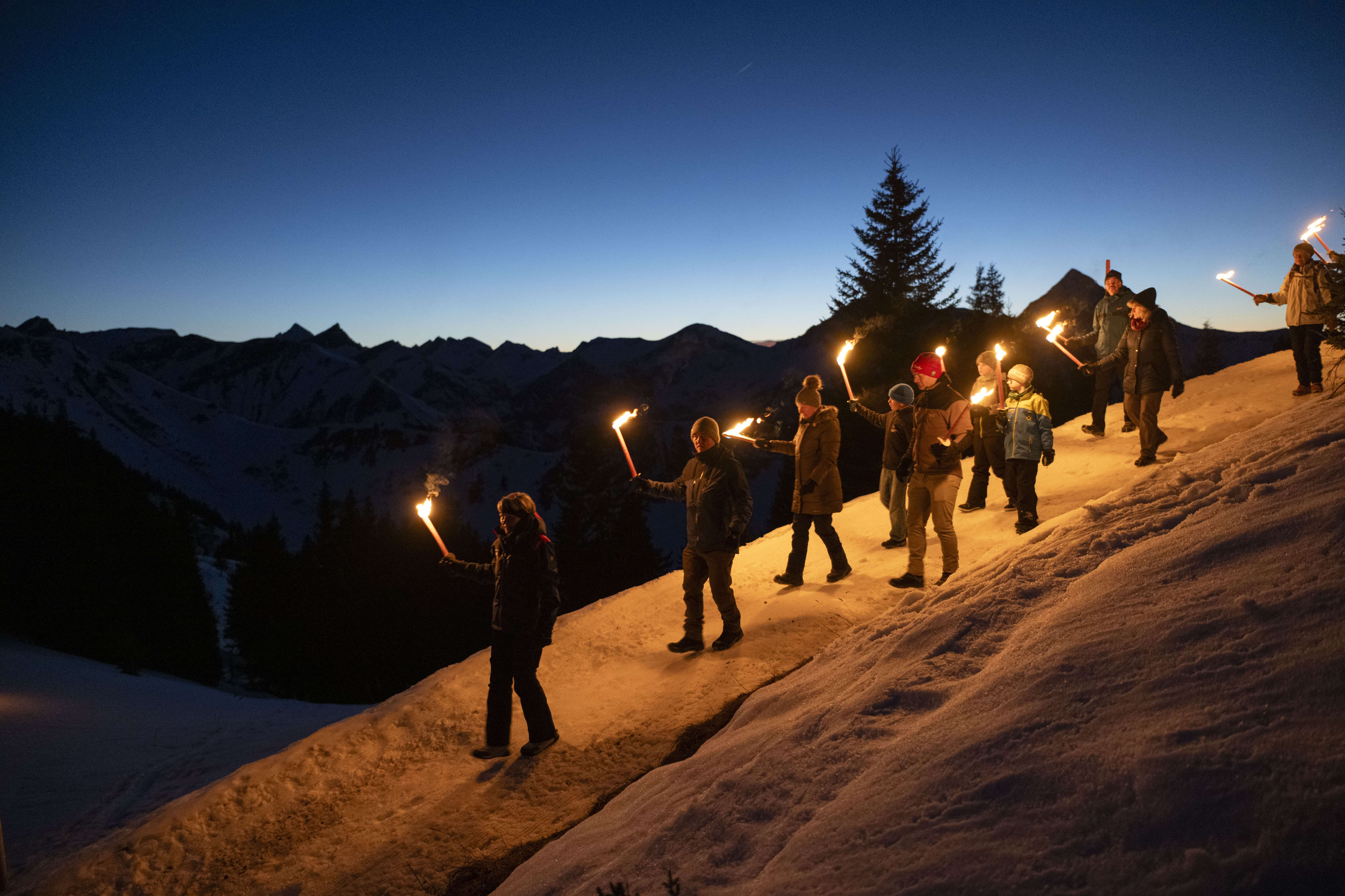 Sonnenuntergang mit Fackelwanderung am Neunerköpfle